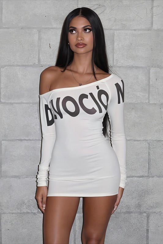 Schulterfreies Minikleid mit Schriftprint