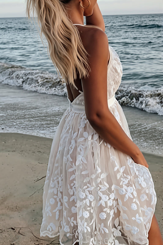 Kleid mit V-Ausschnitt, Blumenmuster und Spitze