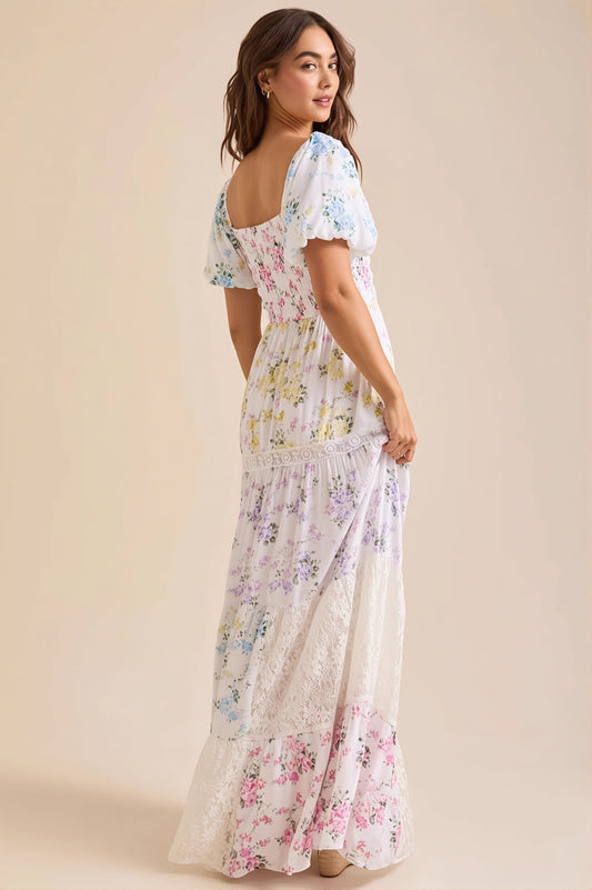 Kleid mit Blumenmuster und Spitze