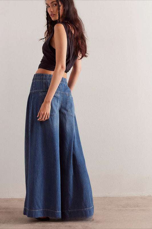Jeans mit weitem Bein, Raffung und Bindedetail in Dunkelblau