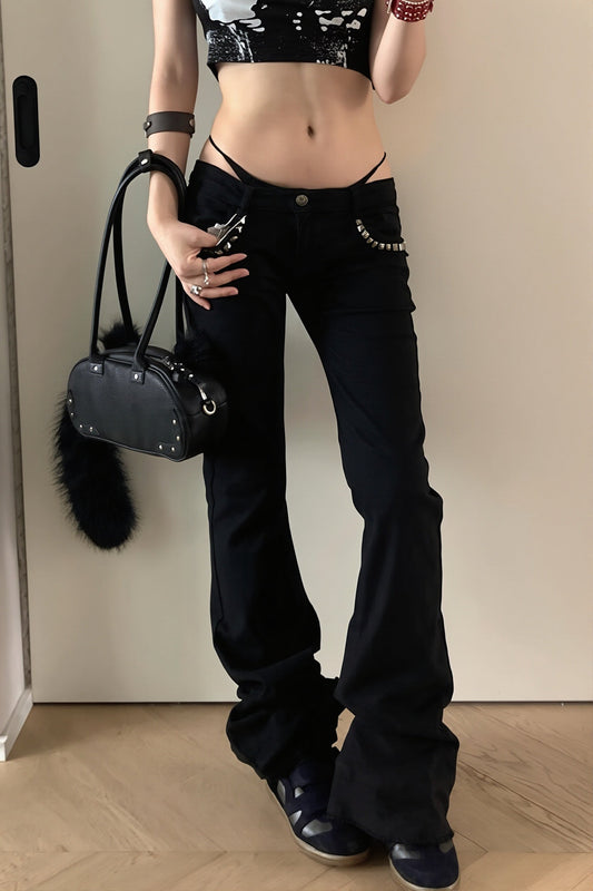 Jeans mit ausgestelltem Schnitt und niedriger Taille