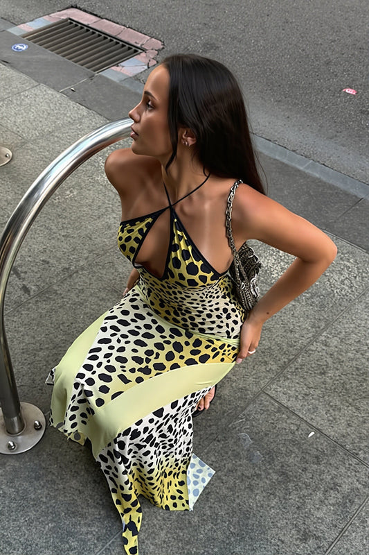 Asymmetrisches Maxikleid mit Neckholder, Aussparungen und Schlitz