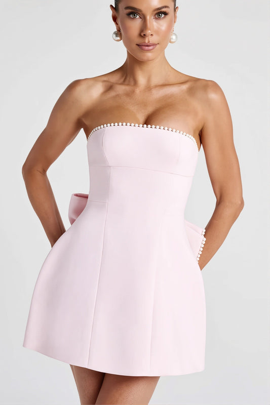 Trägerloses Minikleid mit A-Linie und Schleifendetail