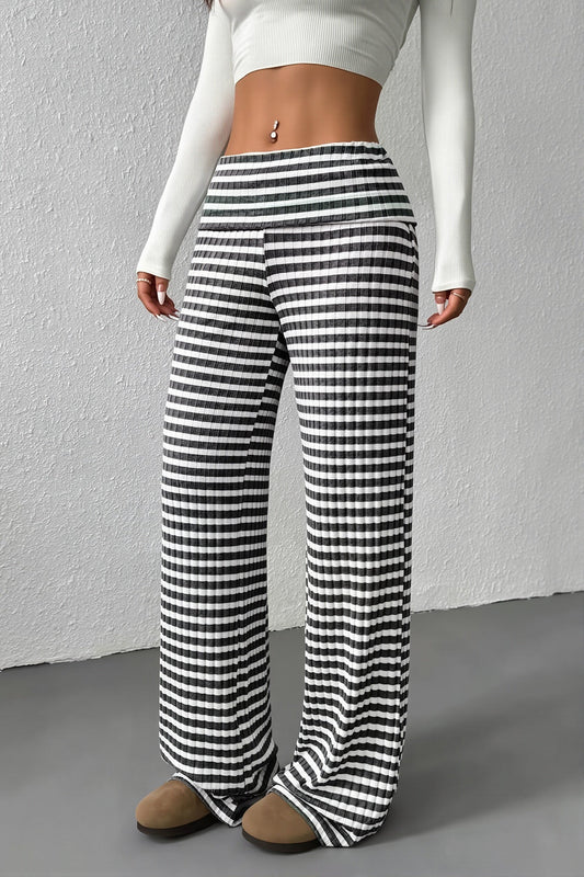 Hose mit geradem Schnitt, Streifenmuster und Strickstruktur