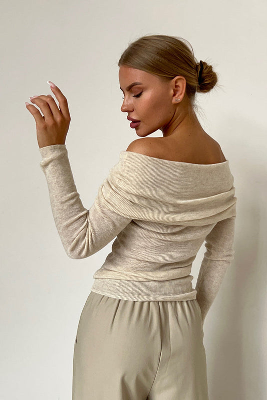 Schulterfreier Pullover mit Rundhalsausschnitt und Strickstruktur