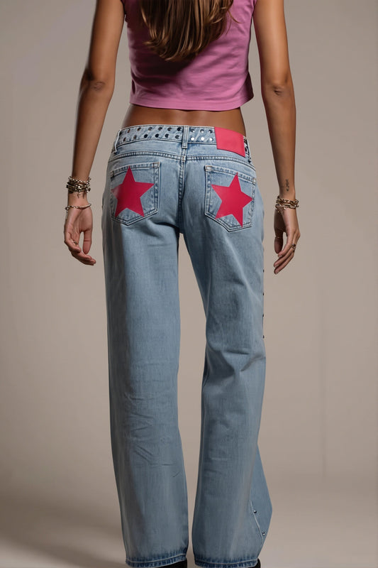 Jeans mit weitem Bein und Stickerei in Leoparden Stars
