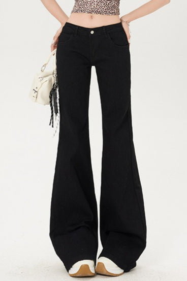 Jeans mit ausgestelltem Schnitt