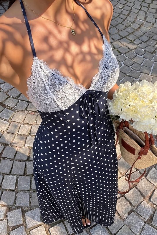Maxikleid mit Neckholder, Bindedetail und Punktemuster