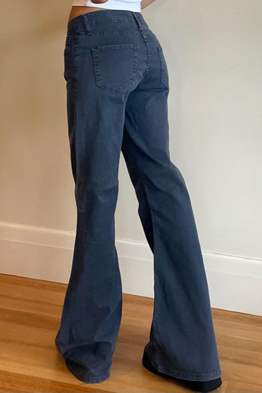Jeans mit ausgestelltem Schnitt und niedriger Taille in Blau