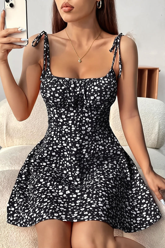 Locker geschnittenes Minikleid mit A-Linie und Raffung