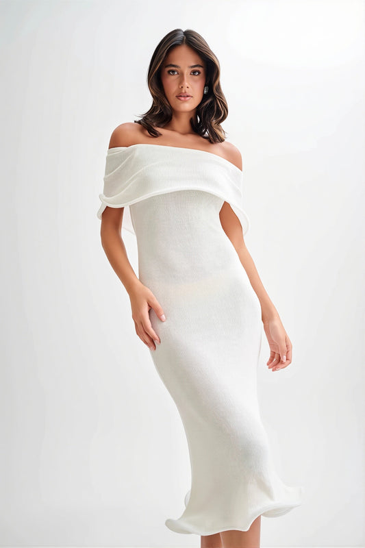 Schulterfreies Midikleid mit Strickstruktur und Rüschen