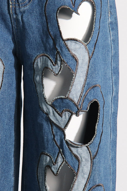 Jeans mit weitem Bein, hoher Taille und Aussparungen