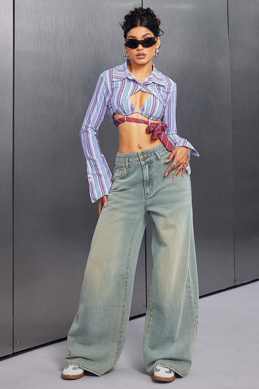 Locker geschnittene Jeans mit Knopfdetails