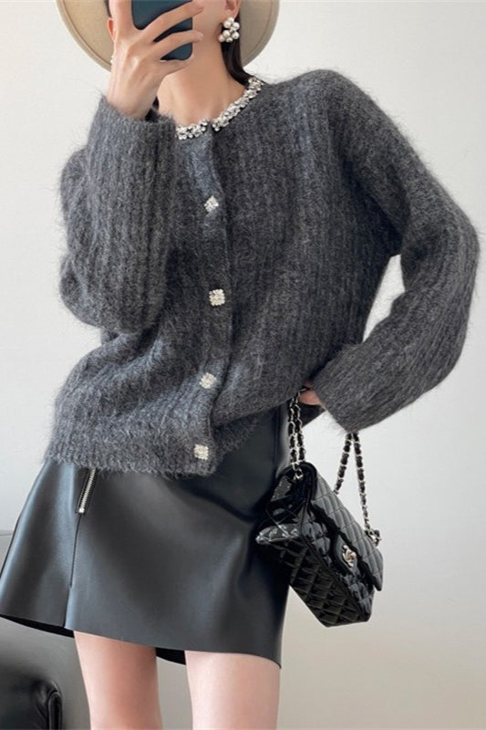 Strickjacke mit V-Ausschnitt und Strickstruktur in Weiß