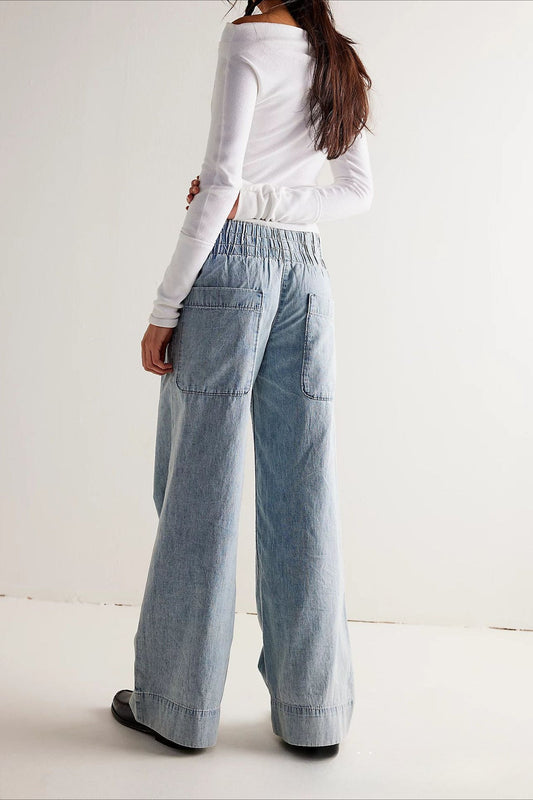 Jeans mit weitem Bein und Raffung