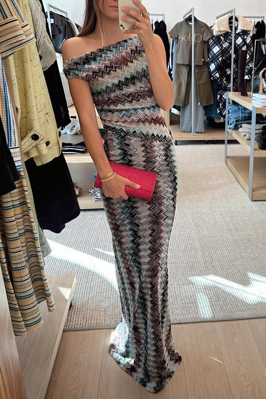 Schulterfreies Maxikleid mit Druck und Strickstruktur