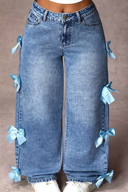 Locker geschnittene Jeans mit Patchwork und Schleifendetail