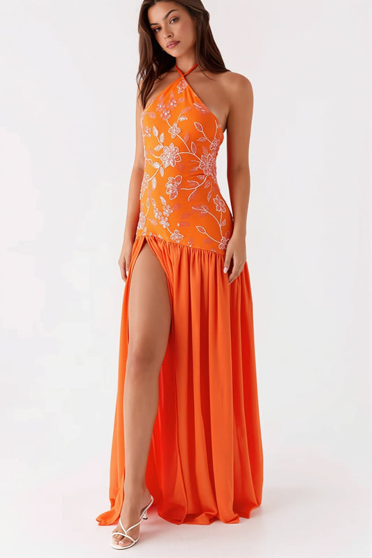 Maxikleid mit Neckholder, Schlitz und Perlendetails