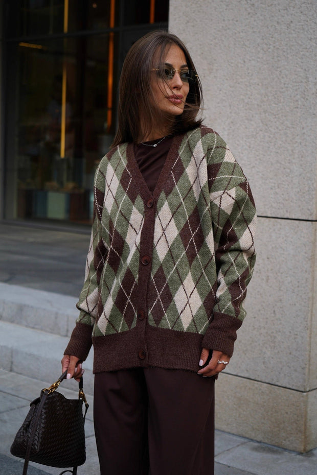 Locker geschnittene Strickjacke mit V-Ausschnitt, langen Ärmeln und Karomuster