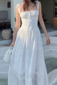 Figurbetontes Maxikleid mit eckigem Ausschnitt in Weiß