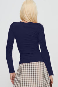 Figurbetonter Pullover mit Rundhalsausschnitt und Strickstruktur