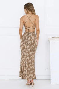 Rückenfreies Maxikleid mit V-Ausschnitt