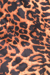 Maxikleid mit Rundhalsausschnitt, Raffung und Leopardenmuster