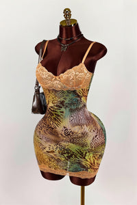 Rückenfreies Minikleid mit Raffung, Blumenmuster und Spitze