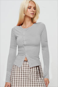 Figurbetonter Pullover mit Rundhalsausschnitt und Strickstruktur