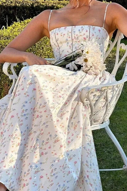 Schulterfreies Maxikleid mit Falten und Blumenmuster