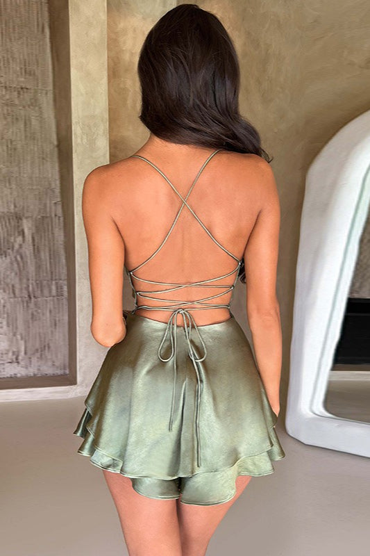Rückenfreies Minikleid mit Wasserfallausschnitt und Bindedetail