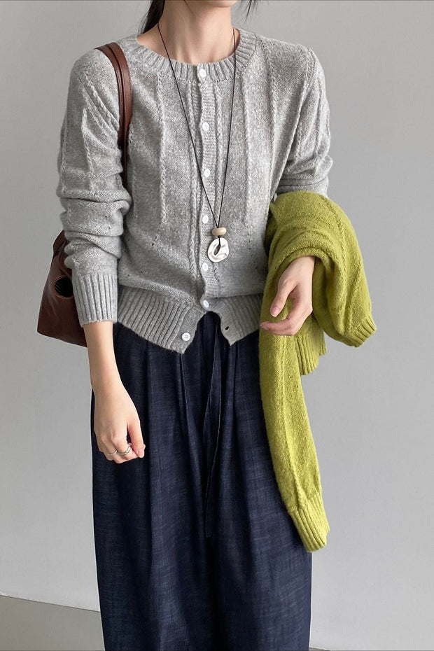 Strickjacke mit Strickstruktur und Wolle