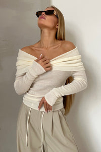 Schulterfreier Pullover mit Rundhalsausschnitt und Strickstruktur