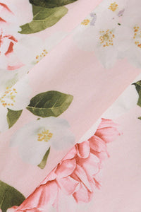 Figurbetontes Kleid mit Blumenmuster in Rosa