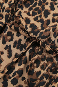 Maxikleid mit V-Ausschnitt, Schlitz und Leopardenmuster