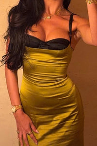 Ärmelloses Kleid mit Satinoptik