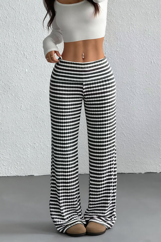 Hose mit geradem Schnitt, Streifenmuster und Strickstruktur