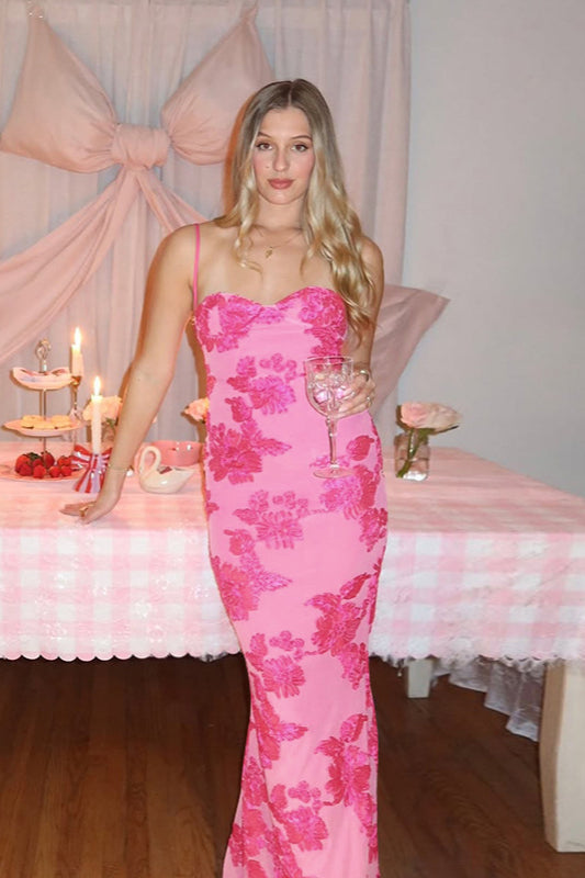 Figurbetontes Maxikleid mit Raffung und Blumenmuster