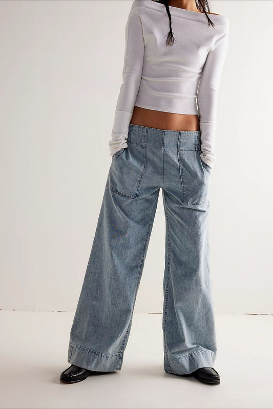 Jeans mit weitem Bein und Raffung