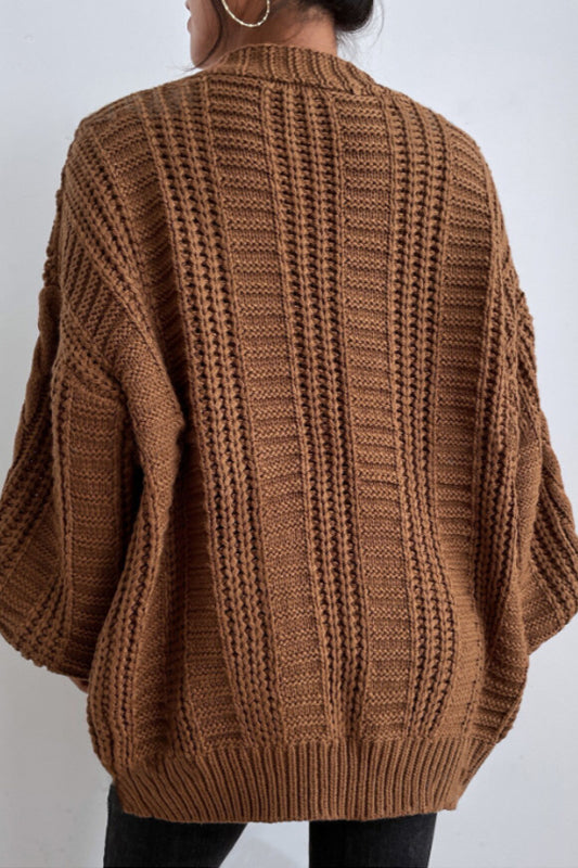Strickjacke mit V-Ausschnitt und Strickstruktur