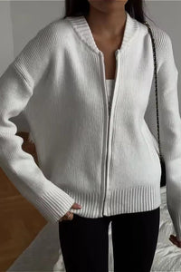Strickjacke mit Reißverschluss und Strickstruktur in Weiß