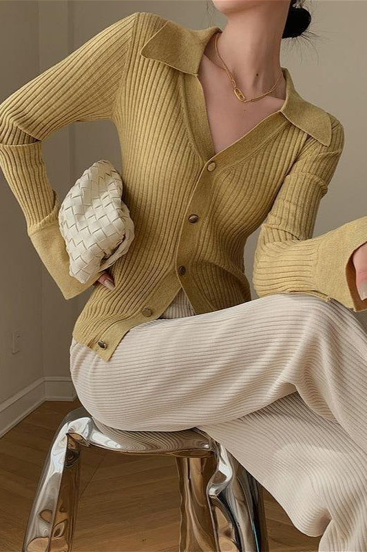 Strickjacke mit V-Ausschnitt und Strickstruktur in Gelb