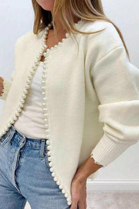 Strickjacke mit Strickstruktur und Perlendetails