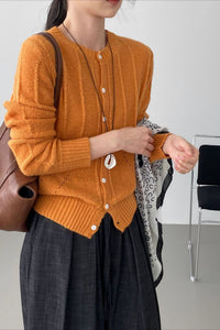 Strickjacke mit Strickstruktur und Wolle