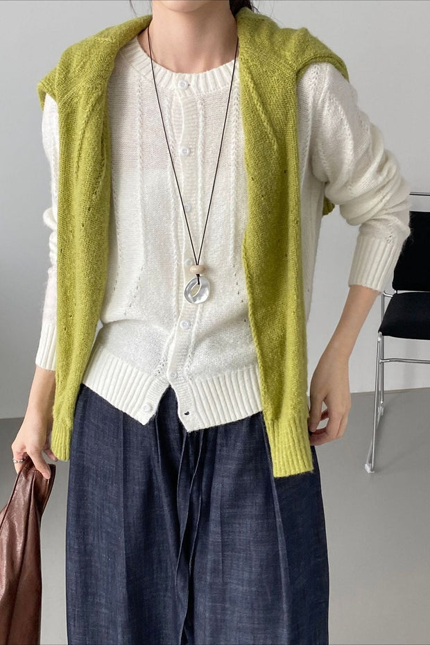 Strickjacke mit Strickstruktur und Wolle