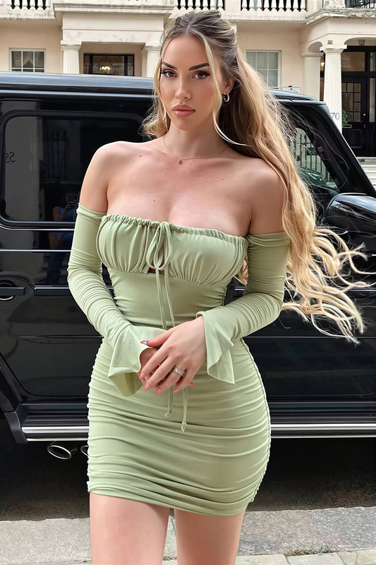 Schulterfreies Minikleid mit Trompetenärmeln und ausgestelltem Schnitt