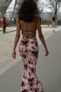 Figurbetontes Maxikleid mit Druck in Rosa, rückenfrei