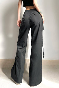 Locker geschnittene Hose mit Bindedetail in Schwarz