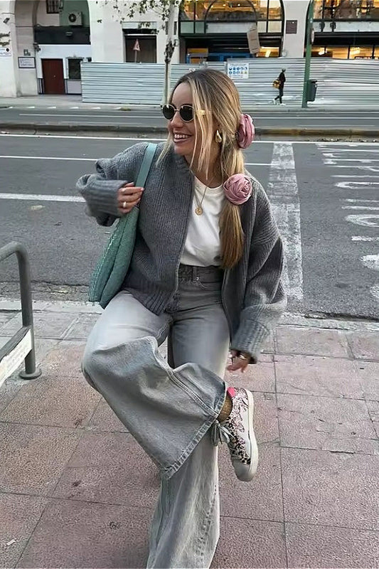 Strickjacke mit Reißverschluss und Strickstruktur in Weiß