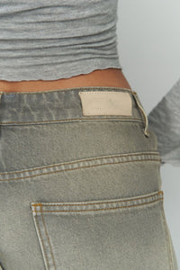 Jeans mit weitem Bein, Taschen und Patchwork